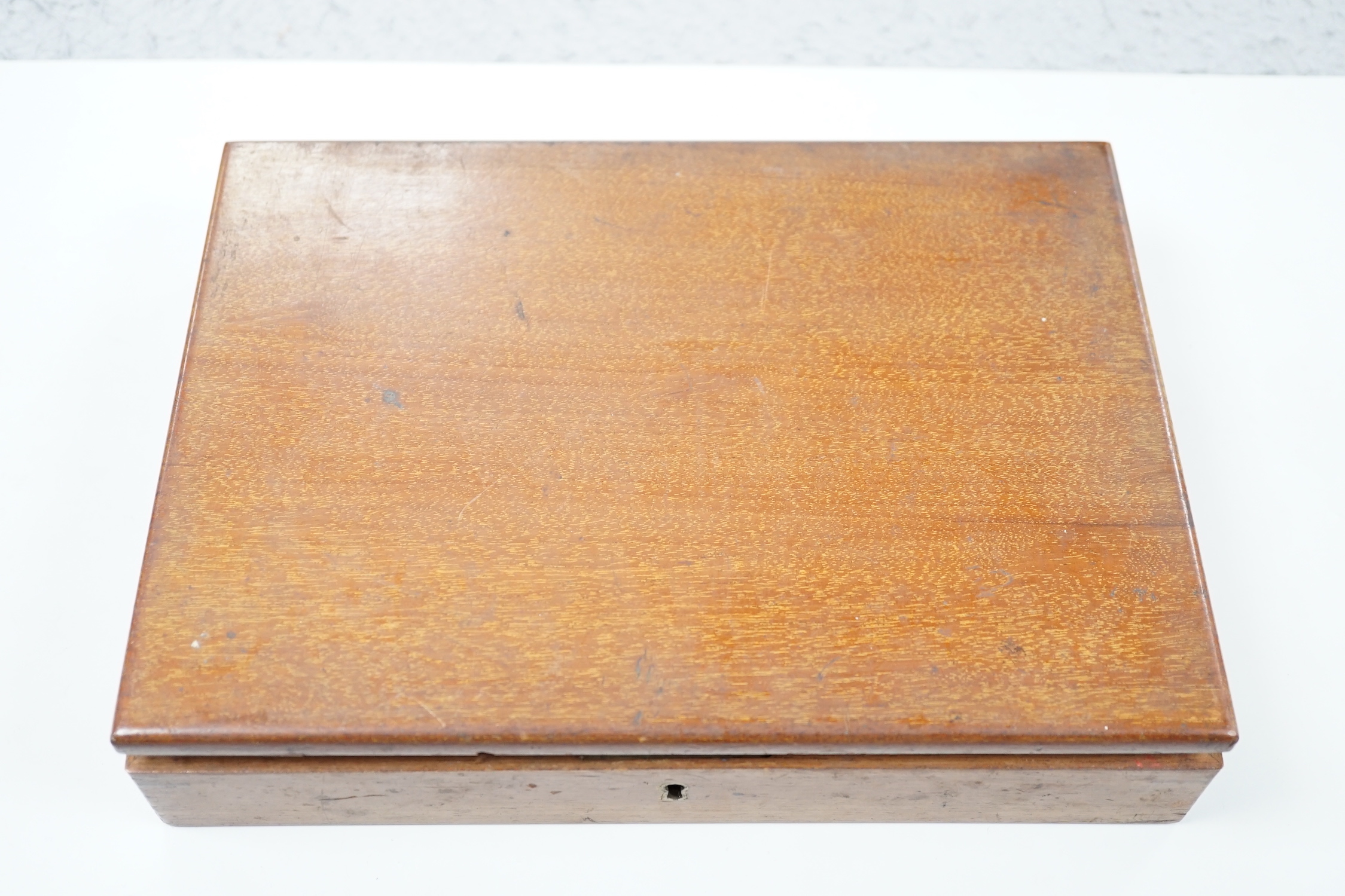 A Reeves and Sons mahogany artist's watercolour box, with fitted interior, 26cm wide, 19cm deep